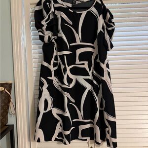 Emery Rose Black and White Abstract Print Dress